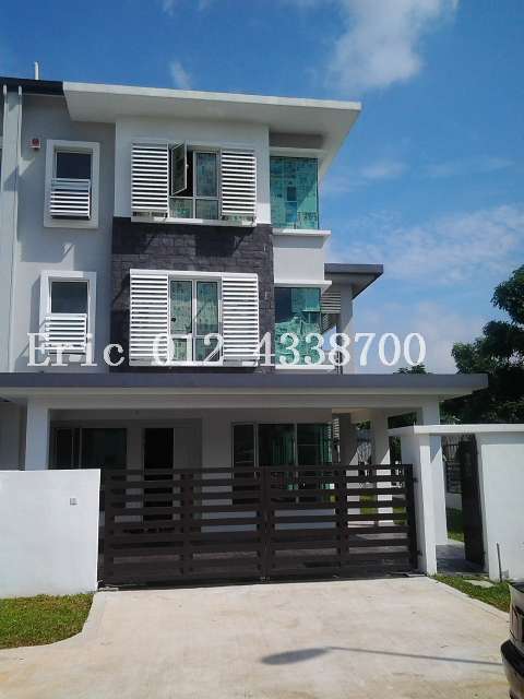 2.5 STY END LOT