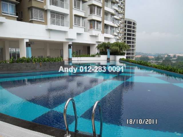 Clean And Beautiful Infinity Swimming Pool