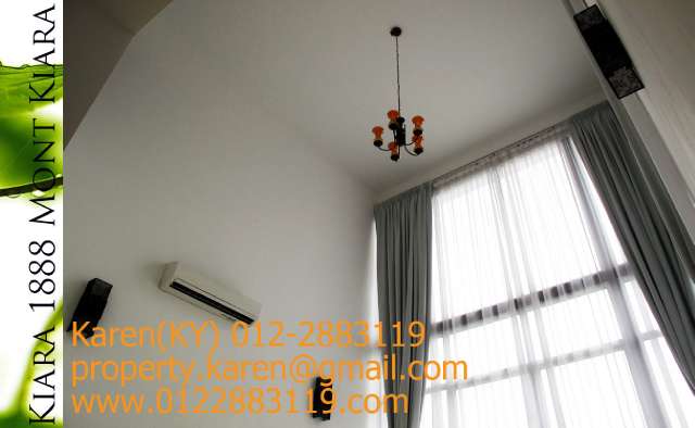double volumn ceiling at living