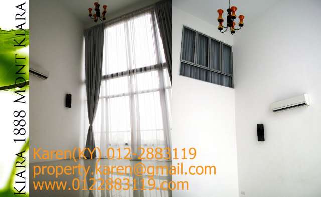 double volumn ceiling at living