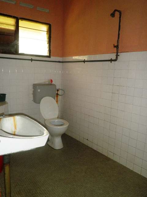 BATHROOM 1
