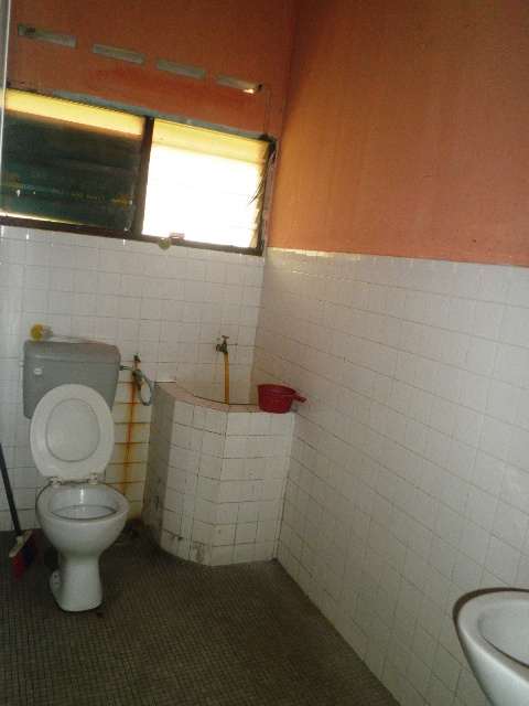 BATHROOM 2