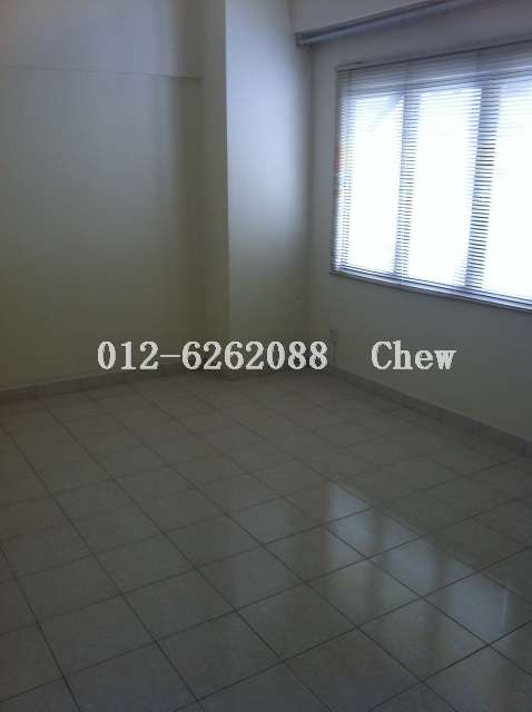 2nd bedroom