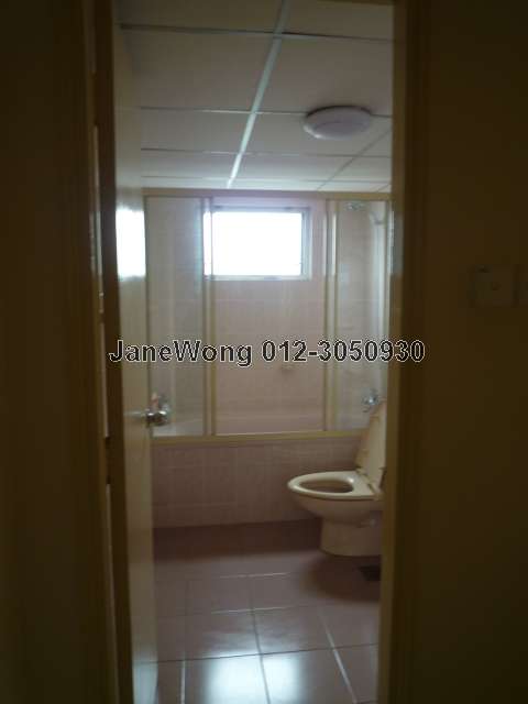 Master Bedroom Toilet