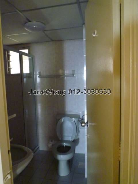 Guest room toilet