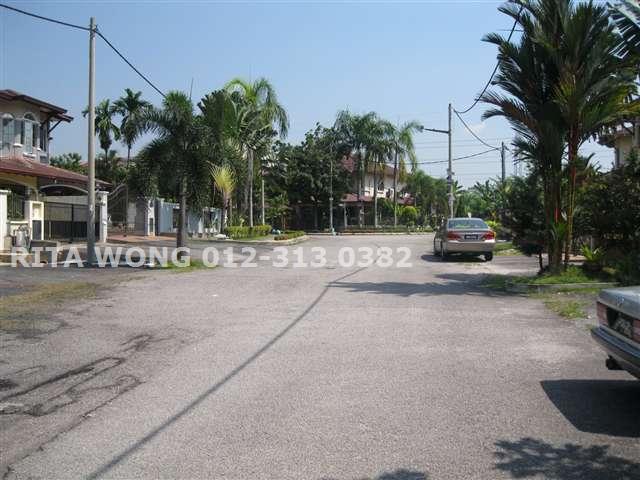 wide road