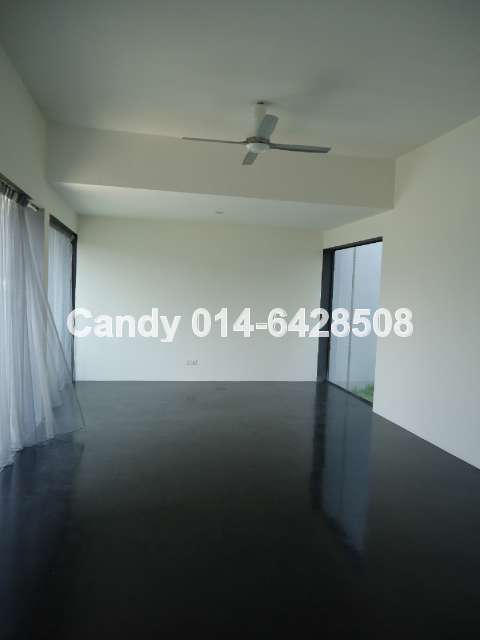 Spacious living room