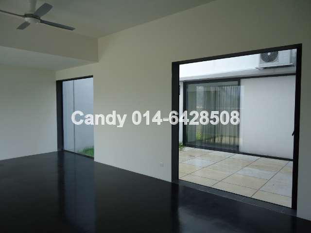 Spacious living room