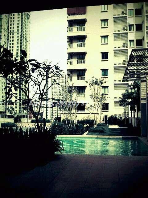Casa Kiara II poolside