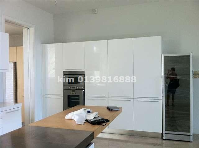 dry kitchen