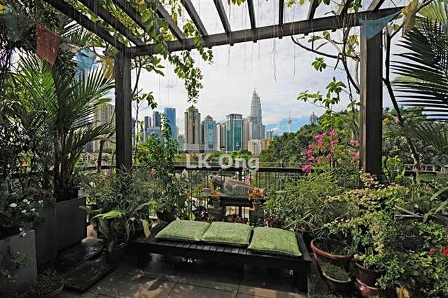 Masterbedroom Balcony View