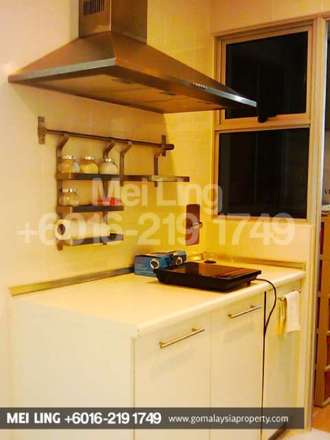 Kitchen cabinet with Hob