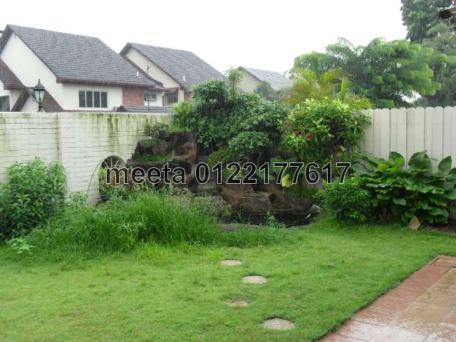 garden with water feature