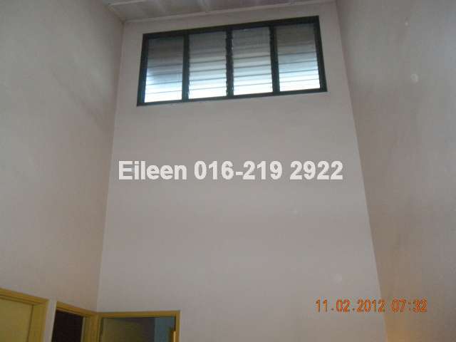 High Ceiling with Good Ventilation