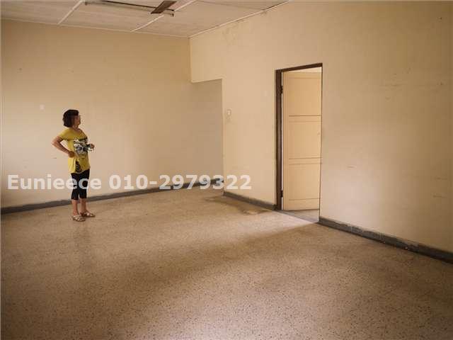 LIVING HALL