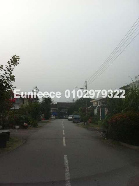 wide road