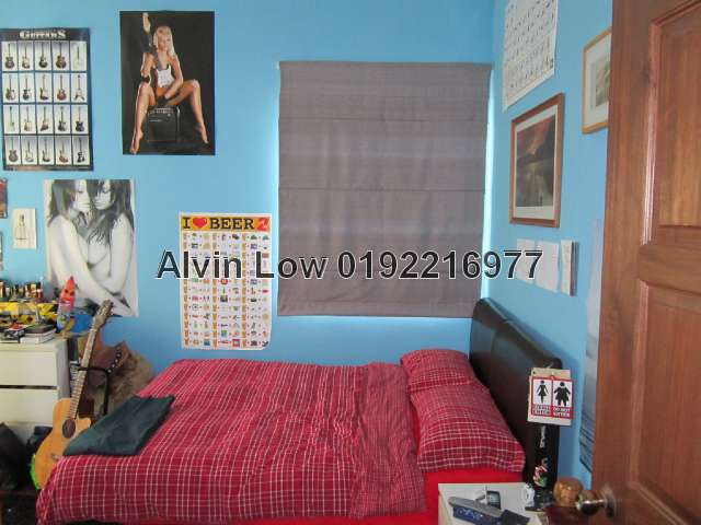 One of the Main Bedrooms