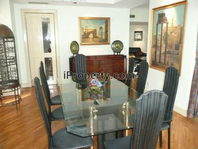 Dining Settings and French Porcelain for 8 people
