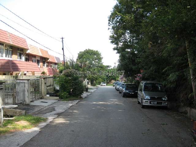 Front road with single entry/exit point
