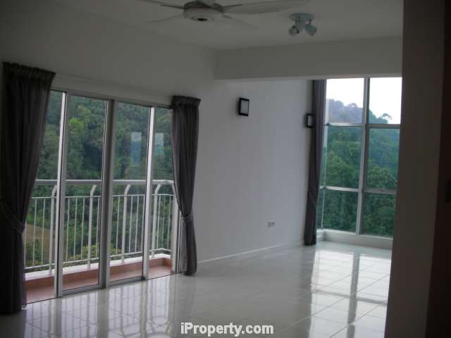 Dinng from Kitchen sliding doors left face West