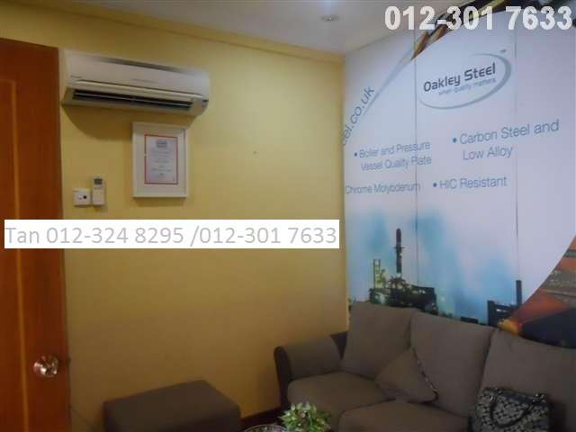 Entrance partition with wallpaper