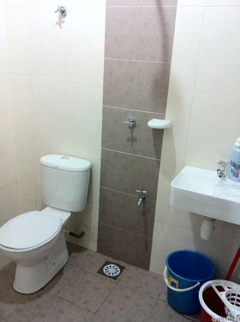 Bathroom (4th Bedroom)
