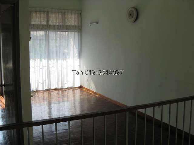 Spacious upper living area