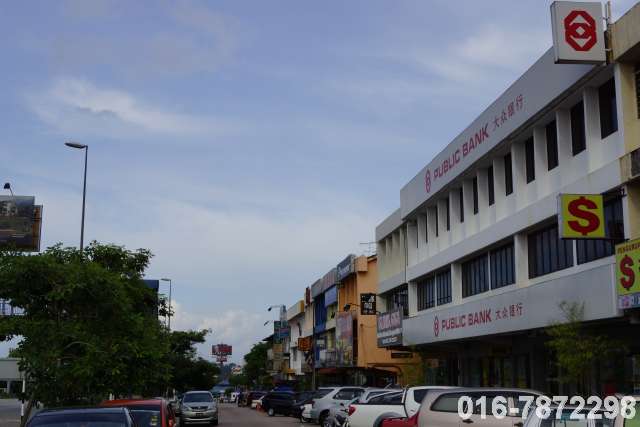 Public Bank and Maybank located on same row