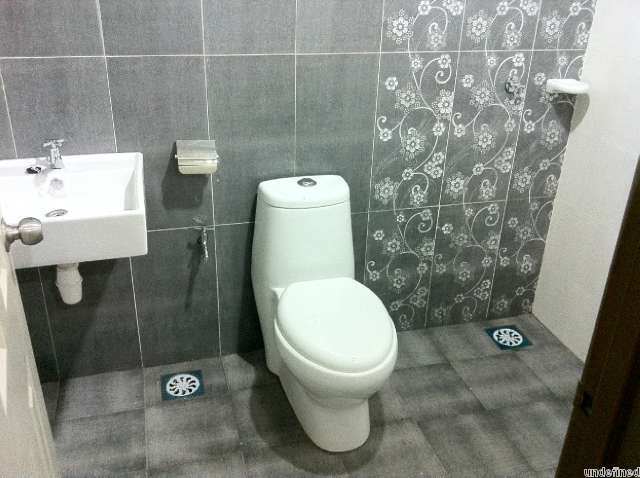 Bathroom (Master Bedroom)