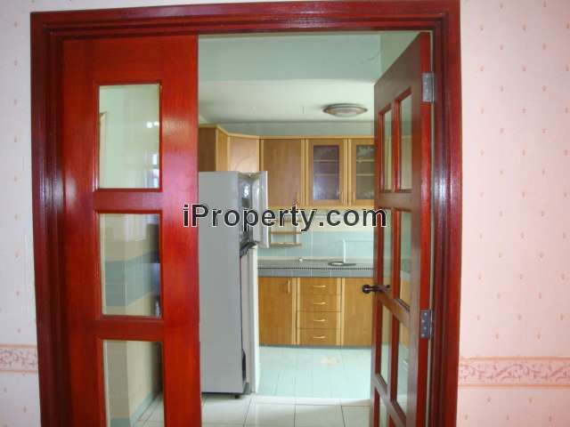 Entrance to Kitchen