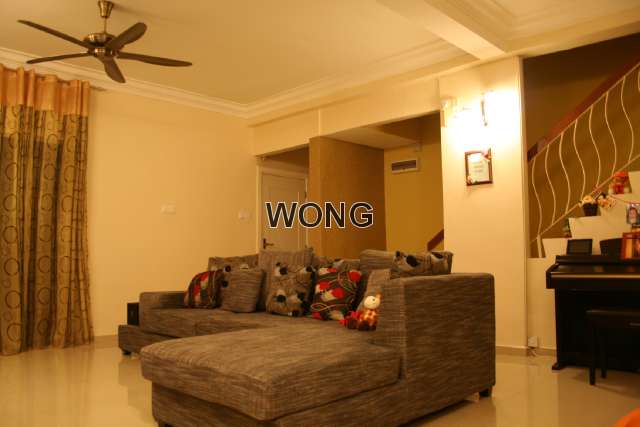 Spacious living room